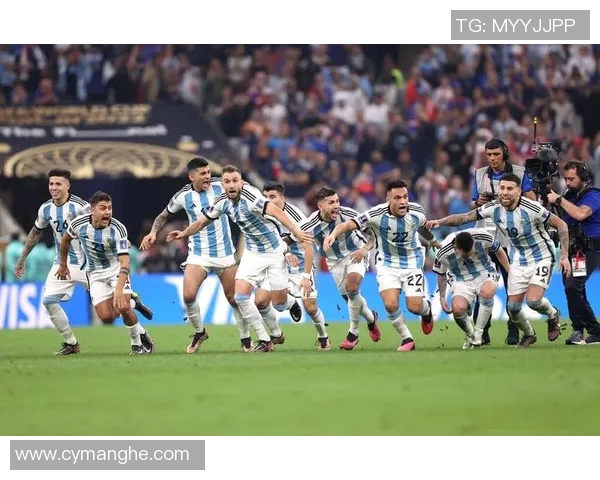 断眉球星的传奇人生与足球魅力探秘：从赛场到人气的全方位解读